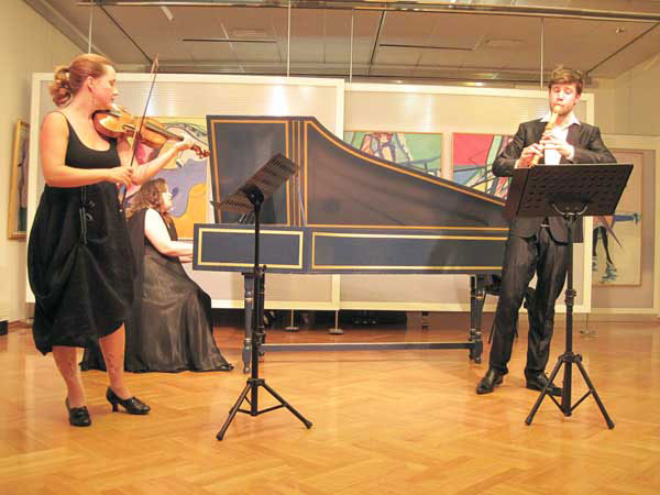 Na Samoborskoj glazbenoj jeseni nastupili blokfalutist Stefan Temmingh, embalistica Olga Watts i violinistica Laura Vadjon
