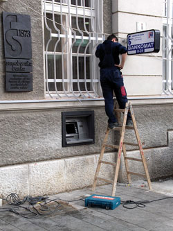 Bankomat Samoborske banke uklonjen s povrine Trga kralja Tomislava