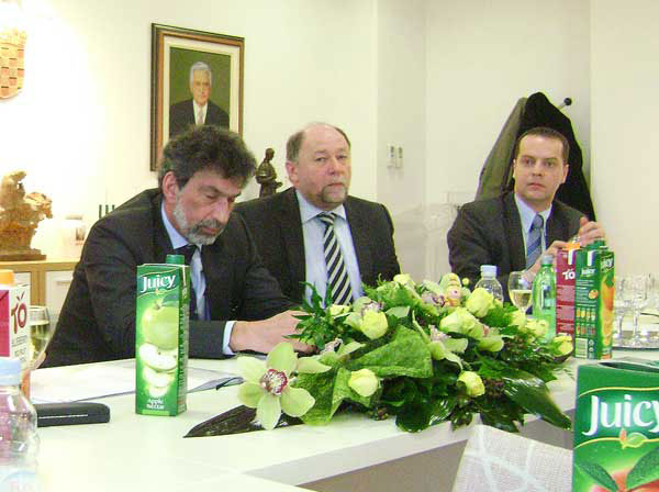 Na radnom sastanku s ministrom Radovanom Fuchsom raspravljalo se o dravnoj pomoi za svetonedeljske projekte izgradnje kolske infrastrukture
