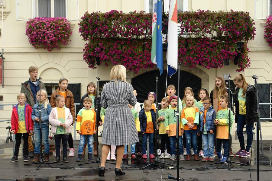 Na pozornici na Trgu kralja Tomislava odran glazbeni program u povodu Dana grada Samobora