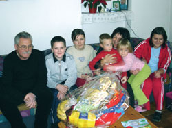 Darovi i raunala za djecu Centra Lug i Udruge Nova budunost