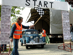 Tradicinalni maraton starih vozila startao u Svetoj Nedelji