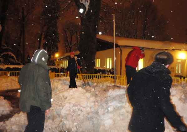 Mlade samoborskog SDP-a primila se ienja snijega