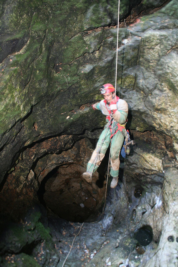Samoborski speleolog spaen iz velebitske jame u velikoj akciji HGSS-a