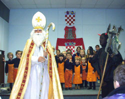 Djeci lanova HVIDRE Samobora i Svete Nedjelje povodom Dana svetog Nikole podijeljeni darovi