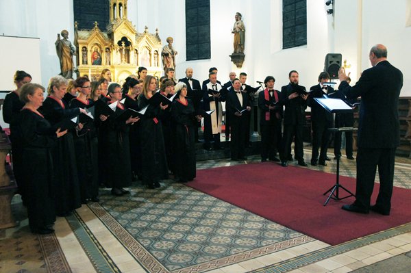 U upnoj crkvi sv. Anastazije Mjeoviti pjevaki zbor KUD-a INA izveo Postaje krine puka naega Ljube Stipiia Delmate 
