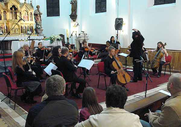 Koncert Samoborskih gudaa u upnoj crkvi svete Anastazije