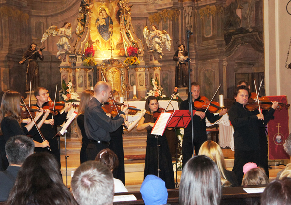 Koncert Samoborskih gudaa i Oresta Shourgota u franjevakoj crkvi