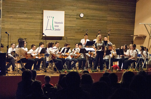 Mlai tamburaki orkestar TD Ferdo Livadi odrao svoj blagdanski koncert u Bregani