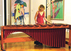 33. SAMOBORSKA GLAZBENA JESEN - Udaraljkaica Ivane Bili mnogobrojnoj je publici pokazala umijee sviranja marimbe