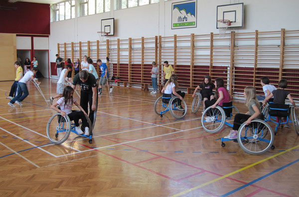 U O Milana Langa u Bregani odran paraolimpijski kolski dan u sklopu proslave Svjetskog dana sporta
