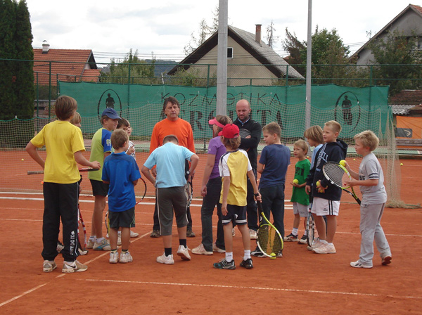 TENIS - Zavrni turnir Djeje lige Tenis kluba Bojan bio je prilika i za blic seminar s Vjeranom Friiem