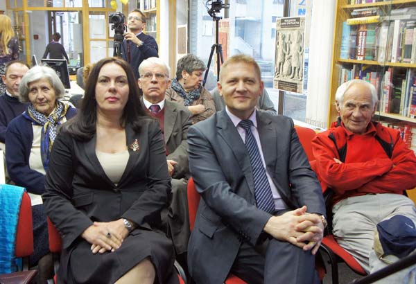 Veleposlanica Republike Makedonije u RH Daniela Karagjozoska odrala predavanje u Gradskoj knjinici 