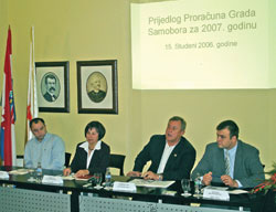 Povodom donoenja prorauna za 2007. godinu gradski su elnici odrali konferenciju za medije